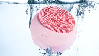 electric cleaning facial brush